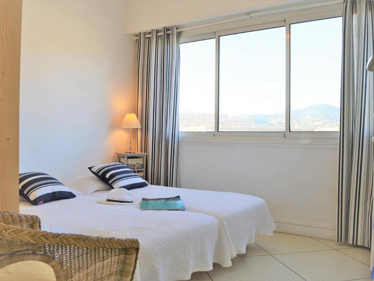 2 Pieces Avec Terrasse Au Lavandou, Proche - Fr-1-251-289 Appartement *